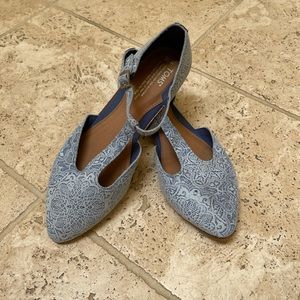 Toms T strap Juti flats
